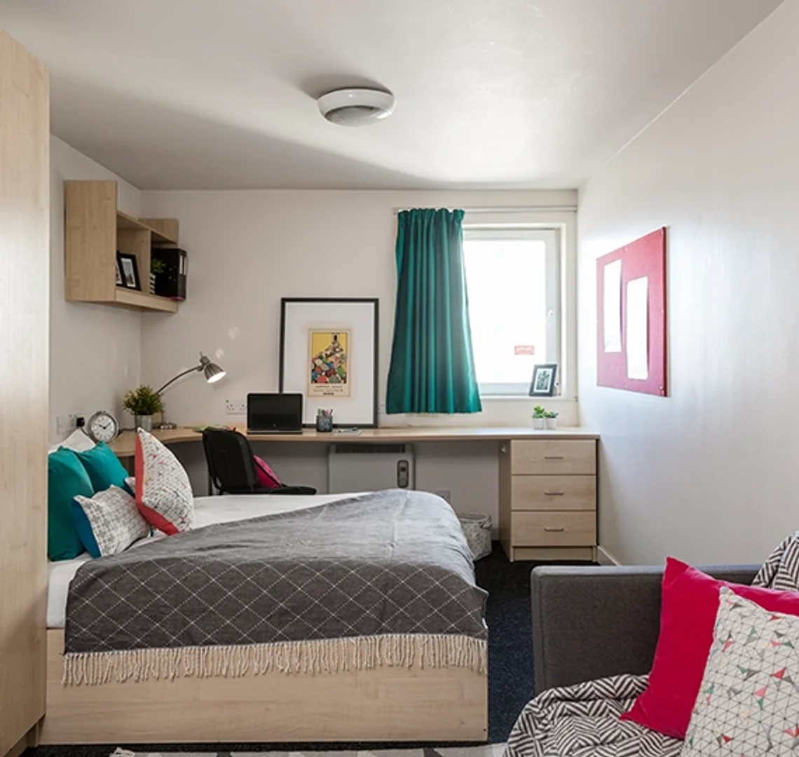 Student-friendly room in  with modern amenities