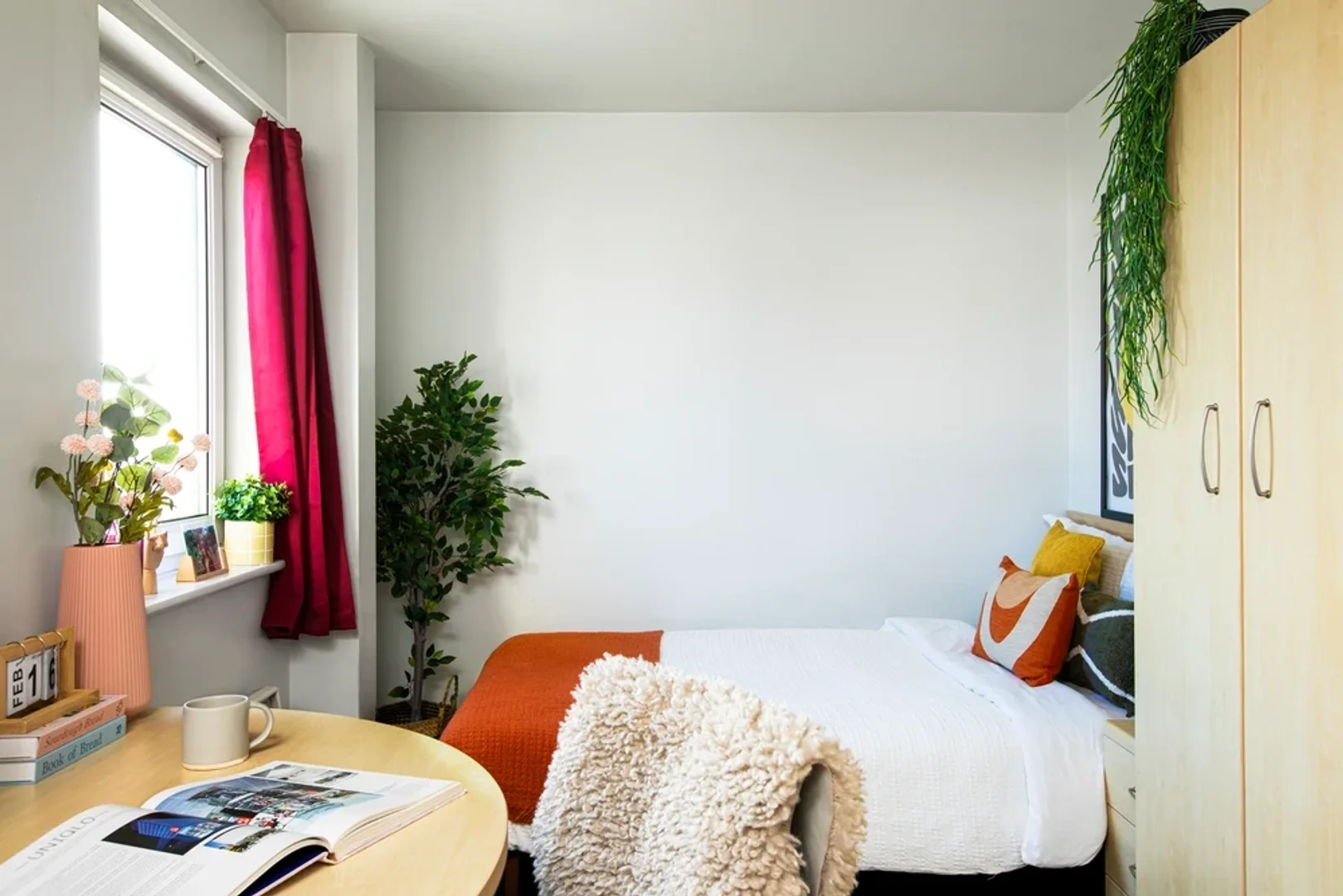 Chambre abordable pour les étudiants avec un bon éclairage dans 