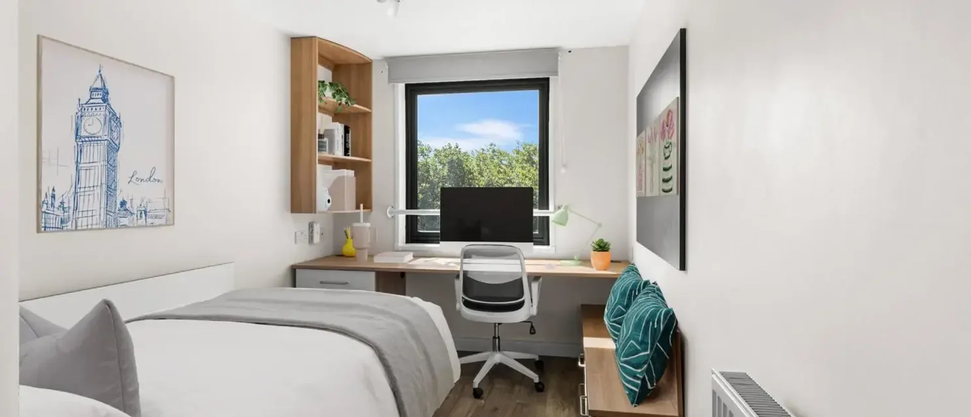 Quarto acessível para estudantes com iluminação ampla em 