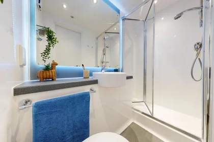 Quarto privado em residência em Alliot House, 4 Forest Road, Walthamstow, London, E17 6JJ United Kingdom, imagem 3 de 24