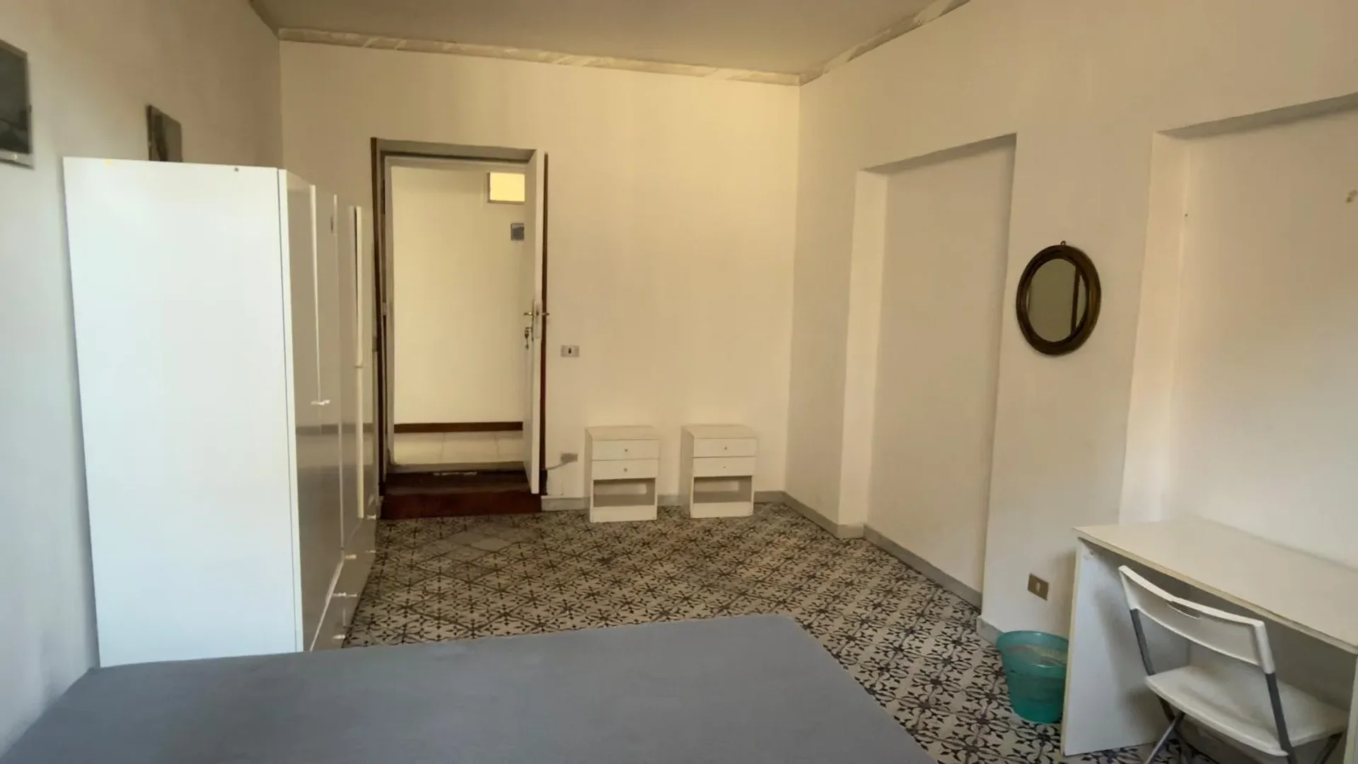 'de öğrenci dairesinde, tamamen mobilyalı kiralık oda