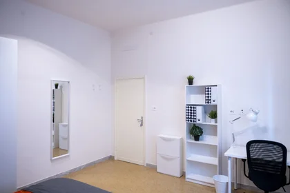 Stanza privata in Via Della Rocca 17, immagine 3 di 10