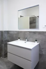 Stanza privata in Via Della Rocca 17, immagine 9 di 10