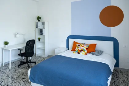 Stanza privata in Via Della Rocca 17, immagine 3 di 11
