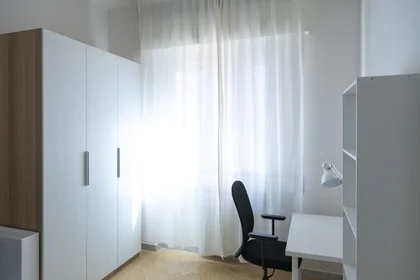 Stanza privata in Via Della Rocca 17, immagine 2 di 11