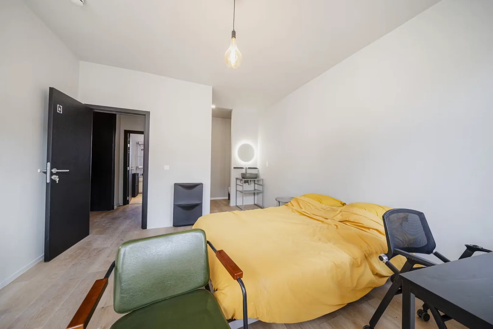 Chambre conviviale pour les étudiants dans  avec des équipements modernes