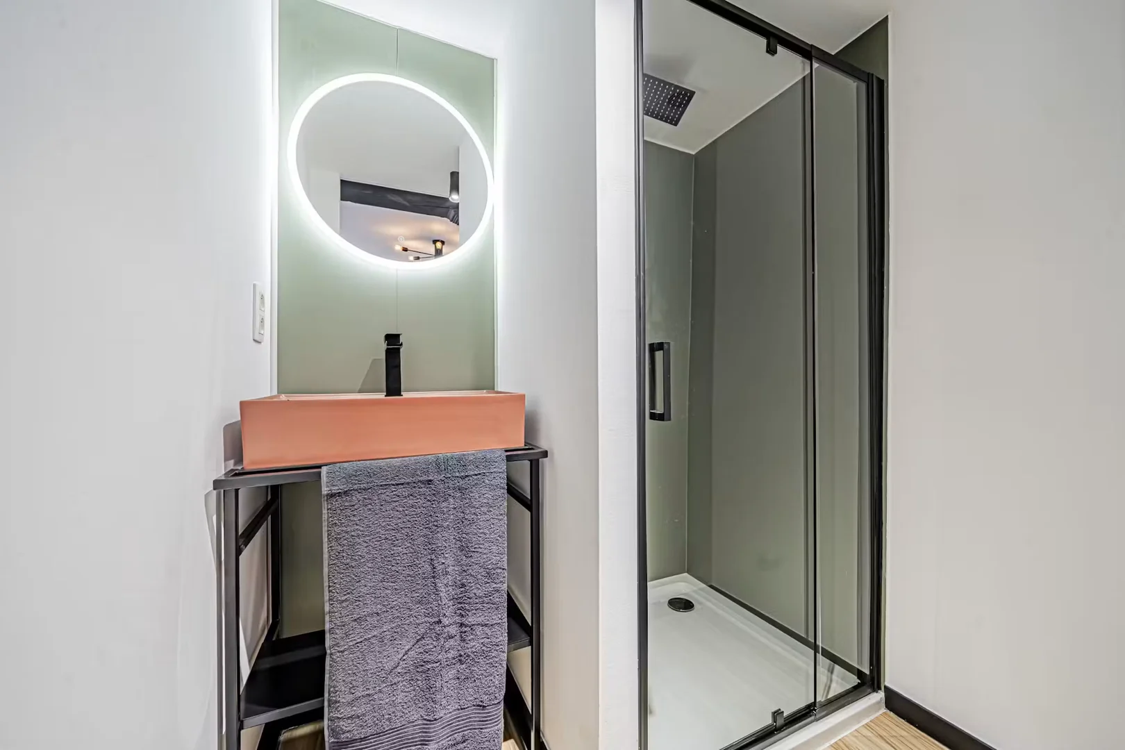 Quarto de estudante económico com localização conveniente em 