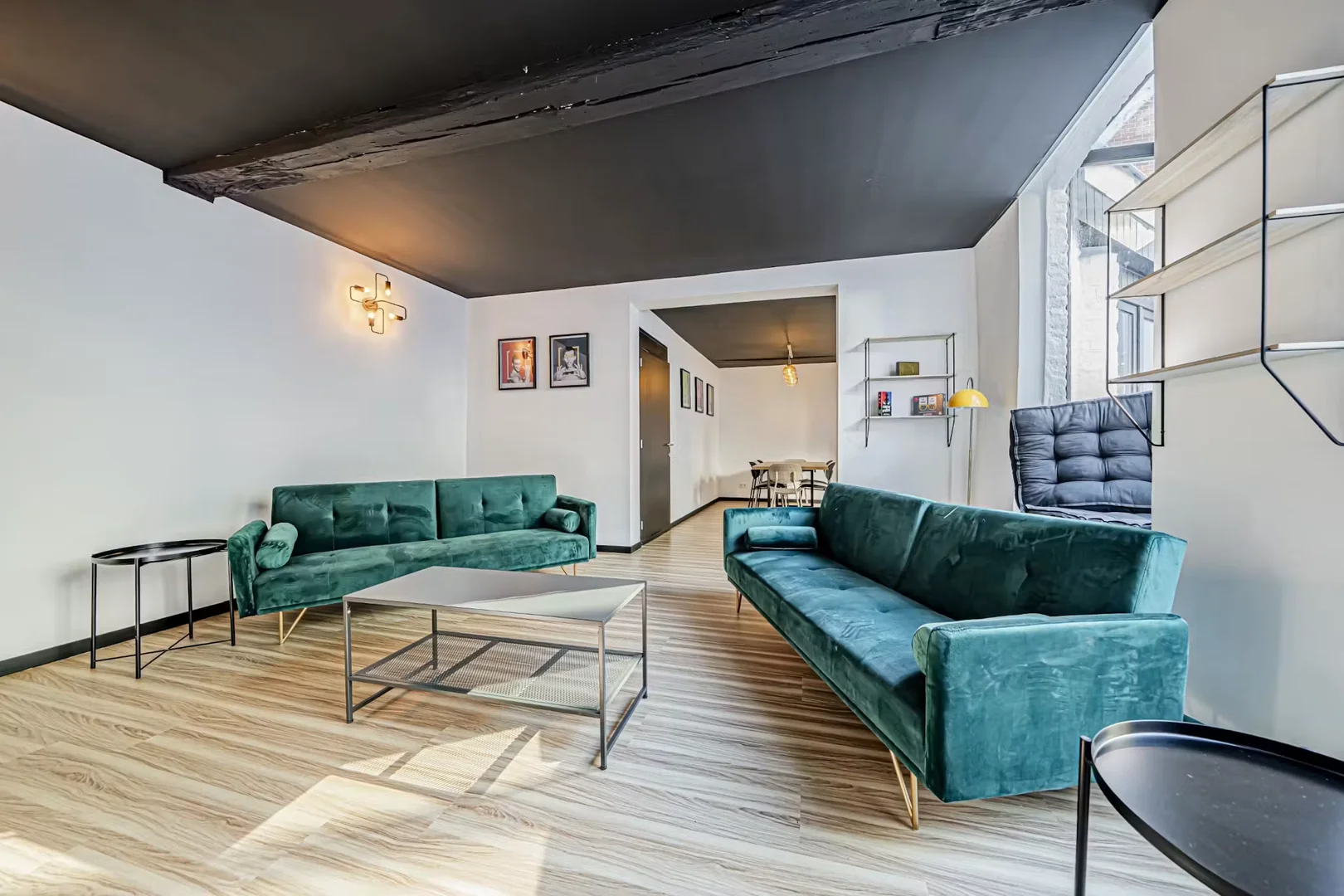 Quarto de estudante em  com área de estudo e instalações partilhadas