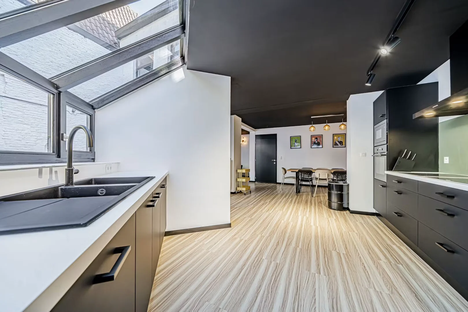 Quarto de estudante económico perto do campus em 