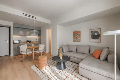 Dairenin tamamı konumu Mpoumpoulinas, Piraeus, 1 10 görüntüsü