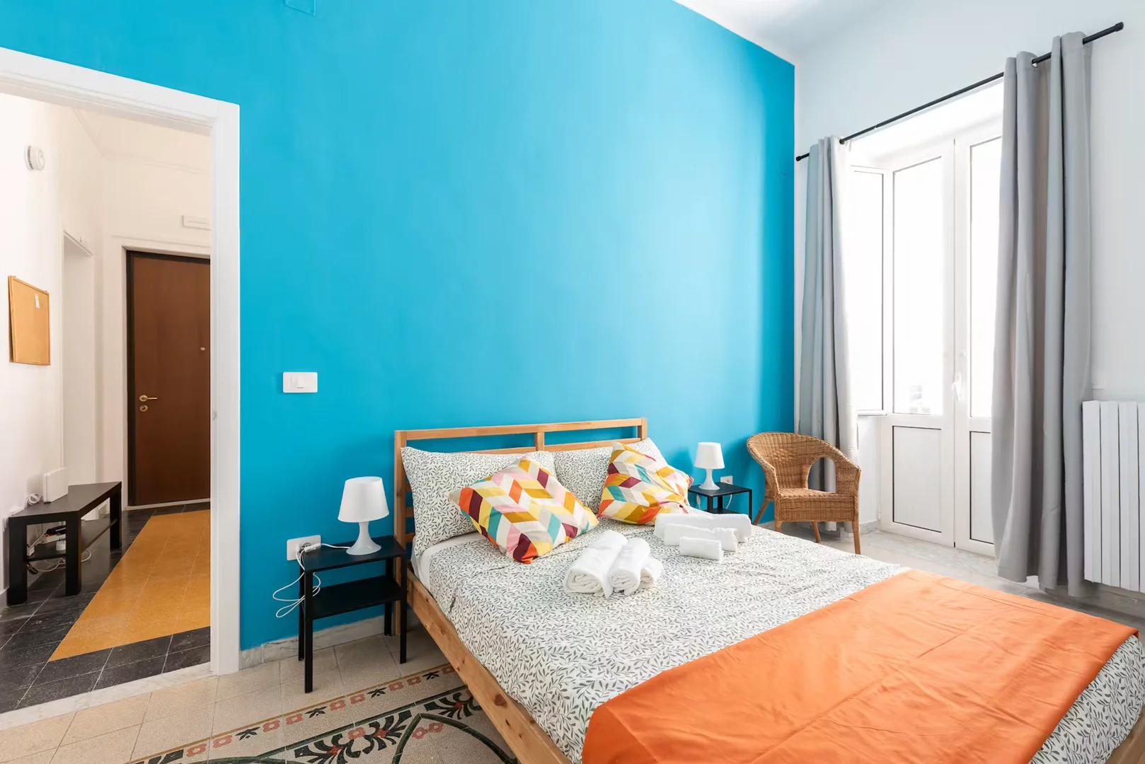 Habitación asequible para estudiantes con buena iluminación en