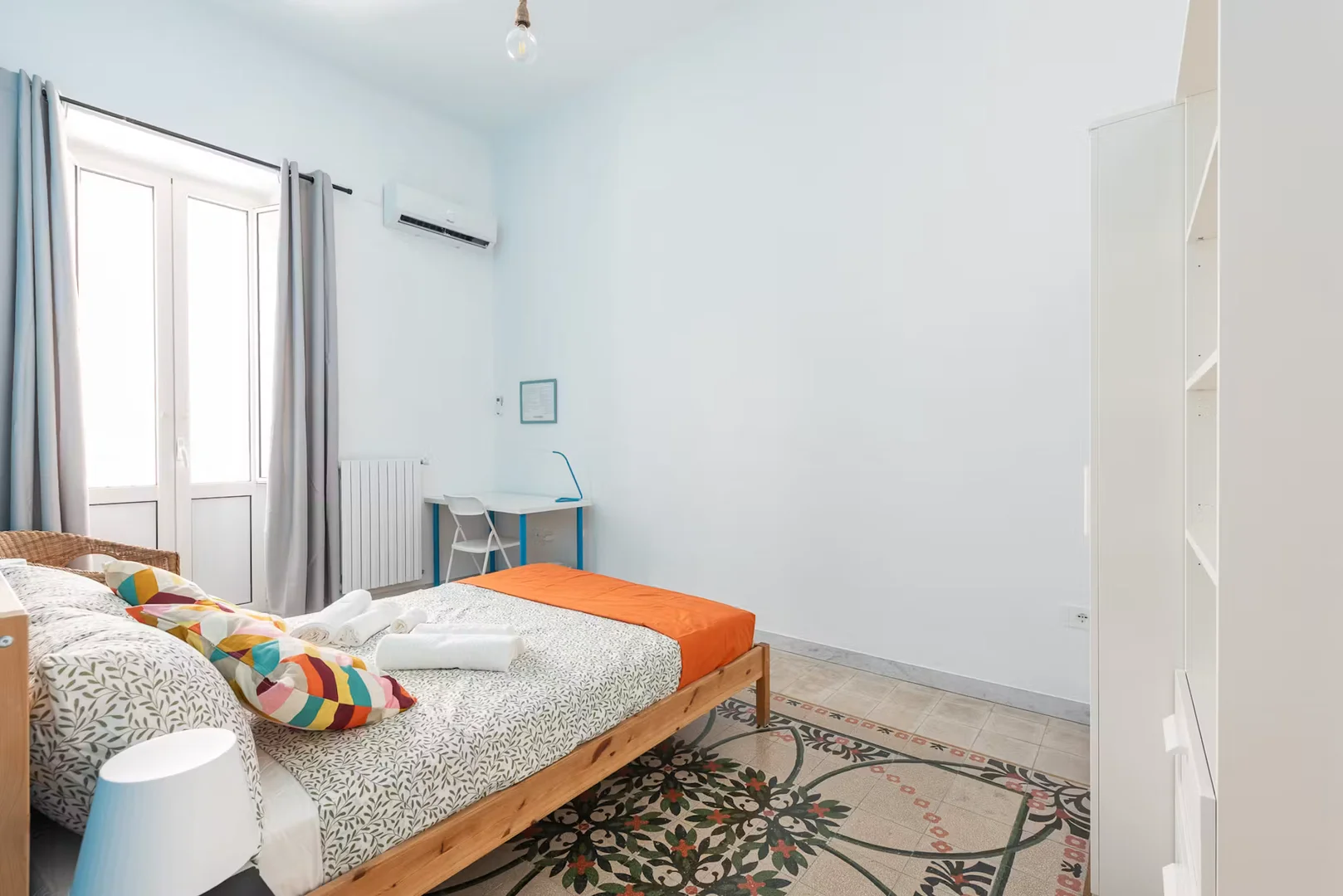 Habitación estudiantil económica con ubicación conveniente en