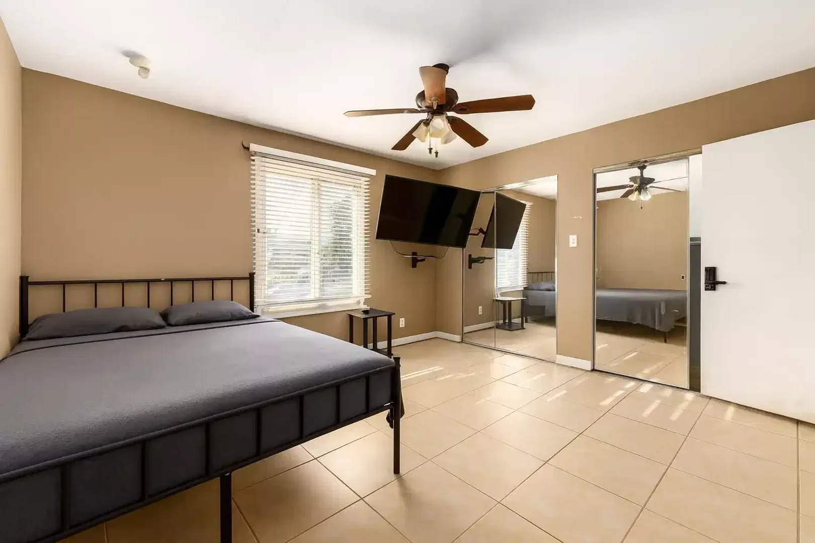 Habitación para estudiantes en  con área de estudio y facilidades compartidas
