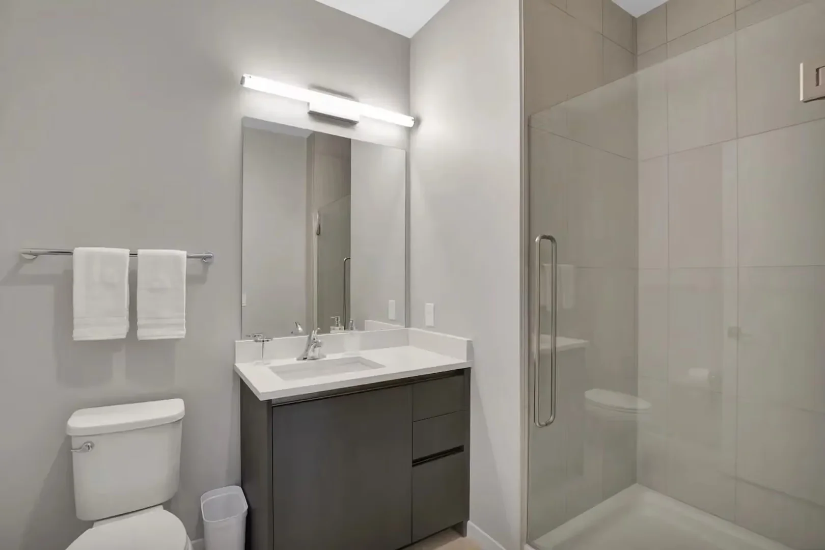'de öğrenci dairesinde, tamamen mobilyalı kiralık oda