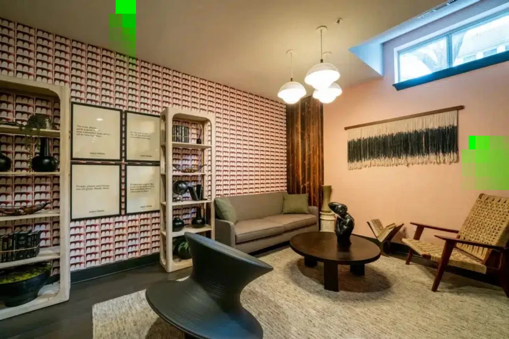 Apartamento estúdio acessível com características essenciais em 