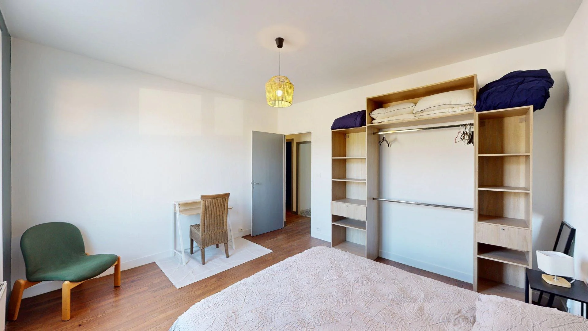 Quarto de estudante económico com localização conveniente em 
