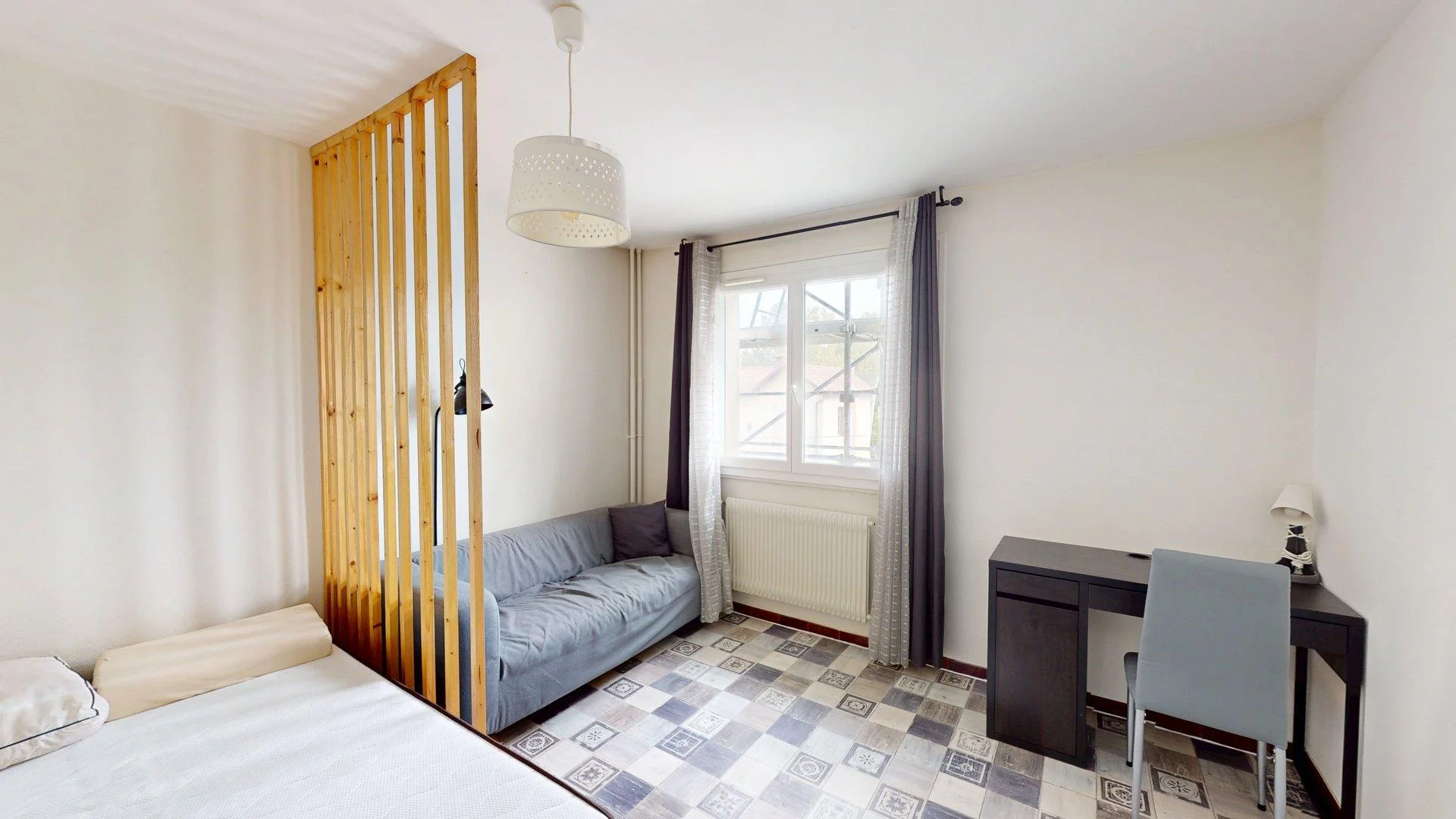 Habitación estudiantil económica con ubicación conveniente en