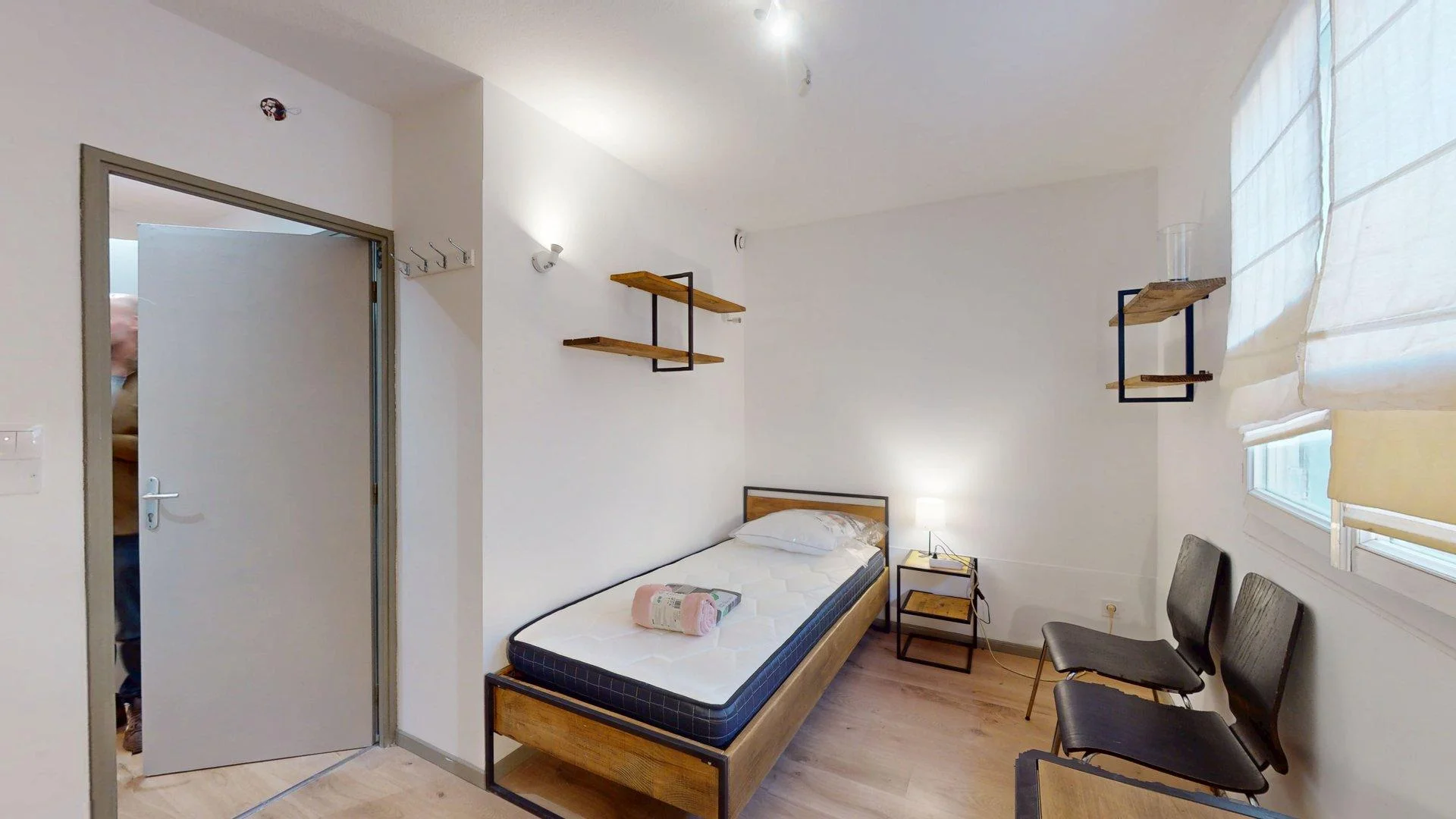 Funktionelles Studentenzimmer perfekt zum Studieren in 