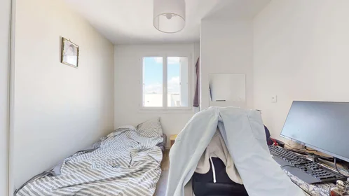 Private room at 12 Rue Gustave Mareau, 49000 Angers, France, image 3 of 20