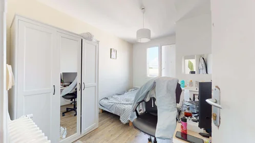 Private room at 12 Rue Gustave Mareau, 49000 Angers, France, image 4 of 20
