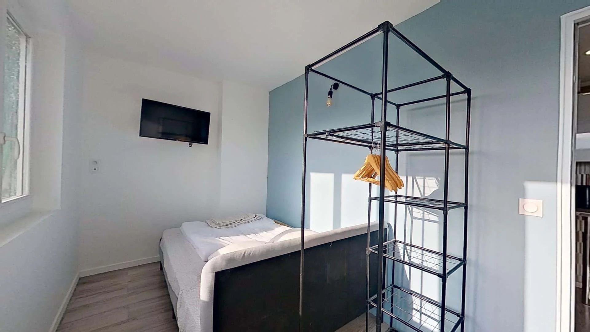 Habitación asequible para estudiantes con buena iluminación en