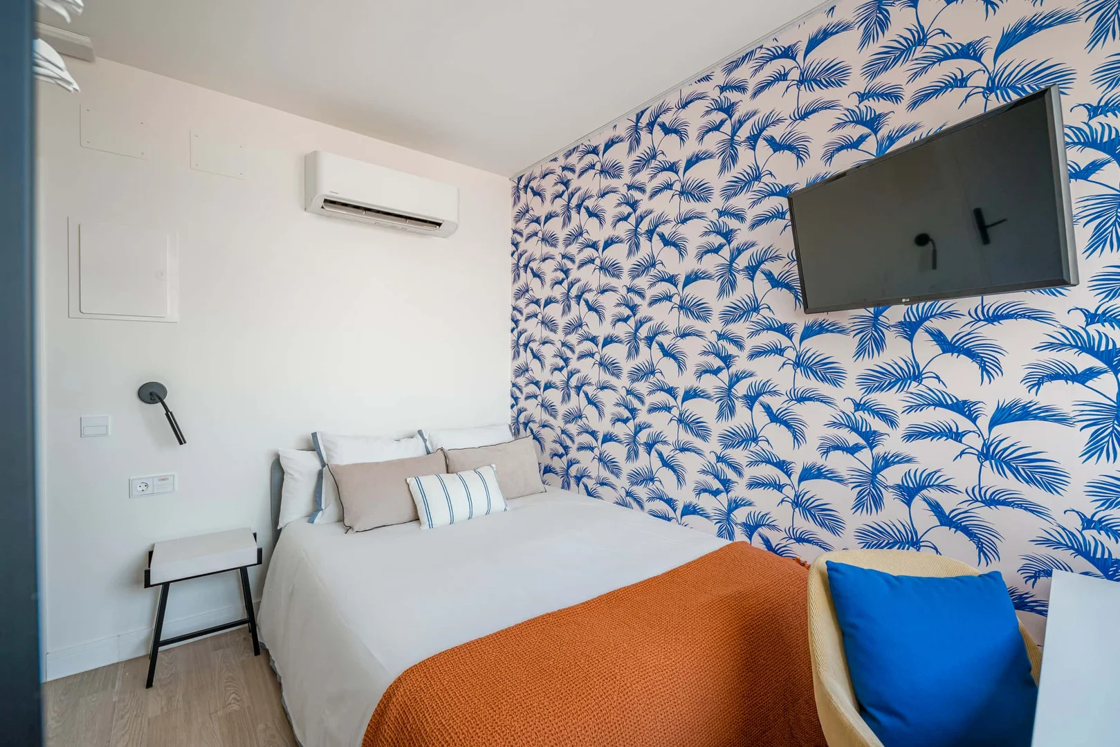 Student-friendly room in  with modern amenities