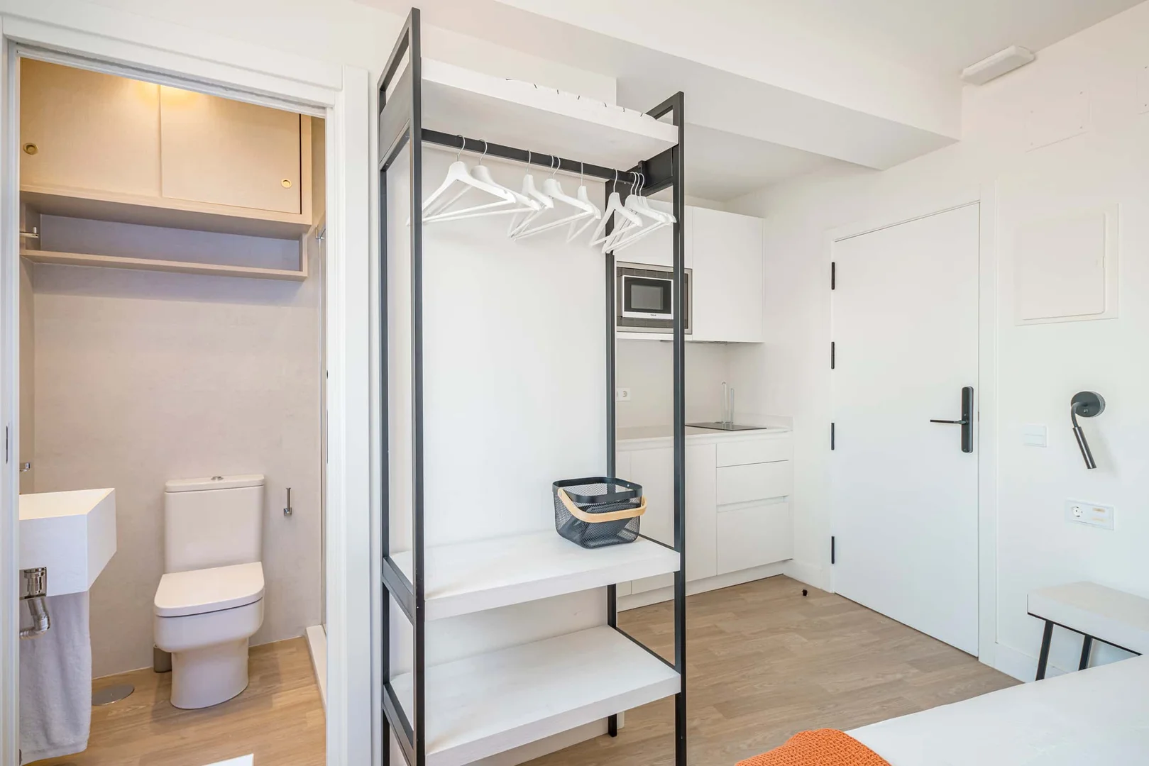 Functional student room perfect for studying in 