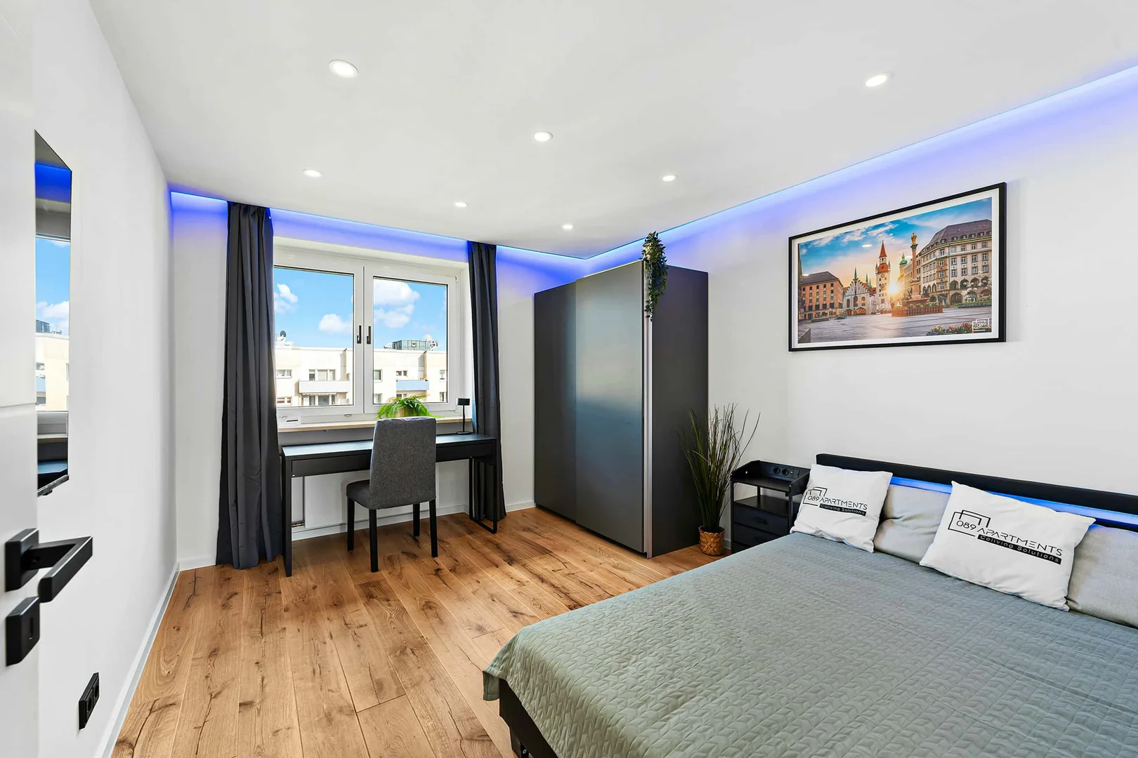Bright and airy student room with easy university access in 