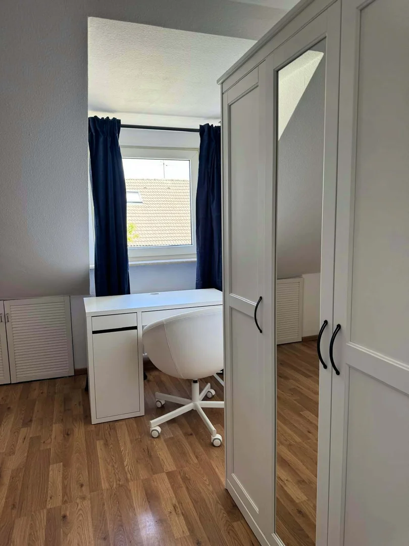 Chambre d'étudiant économique avec emplacement pratique dans 
