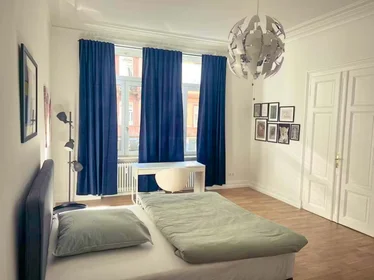Private room at Münchener Str., 60329 Frankfurt am Main, Germany, image 1 of 11