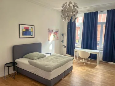 Private room at Münchener Str., 60329 Frankfurt am Main, Germany, image 2 of 11