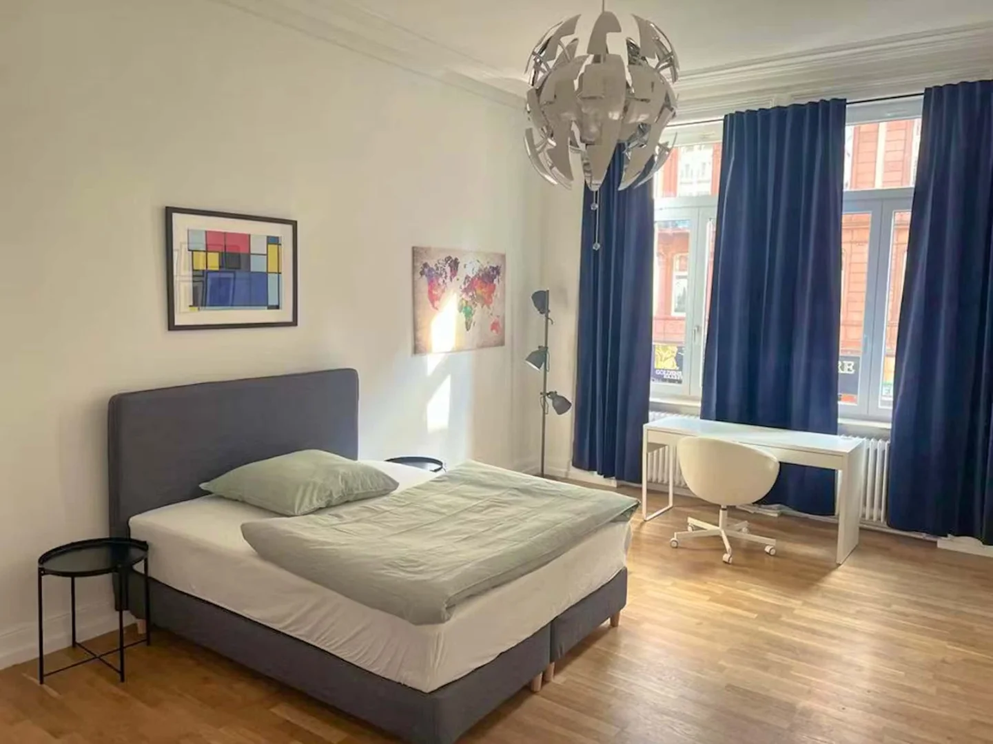 Cozy room for students available in 