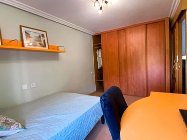 Quarto privado em Av. Economista Germán Bernácer, 9, 03011 Alicante, Испания, imagem 4 de 15