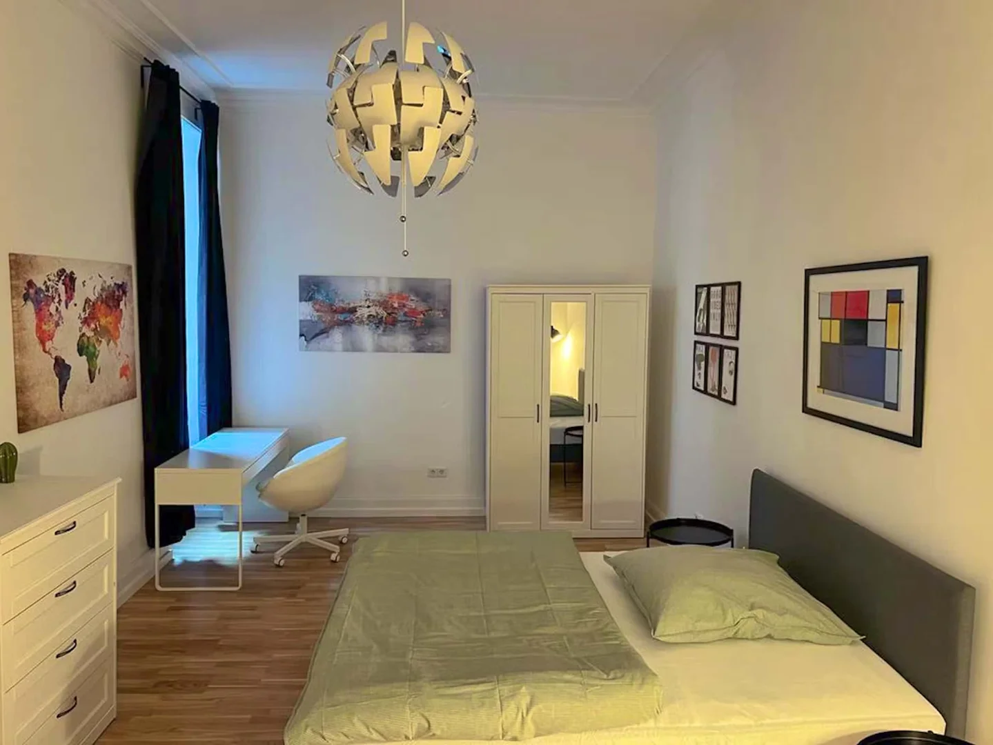 Affordable room for students with ample lighting in 