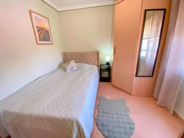 Quarto privado em Av. Economista Germán Bernácer, 9, 03011 Alicante, Испания, imagem 2 de 15