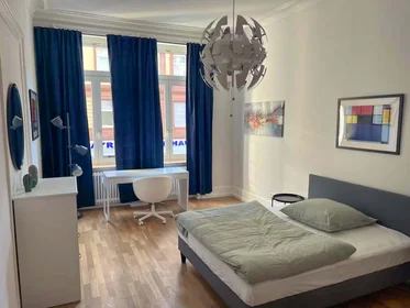 Private room at Münchener Str., 60329 Frankfurt am Main, Germany, image 2 of 10