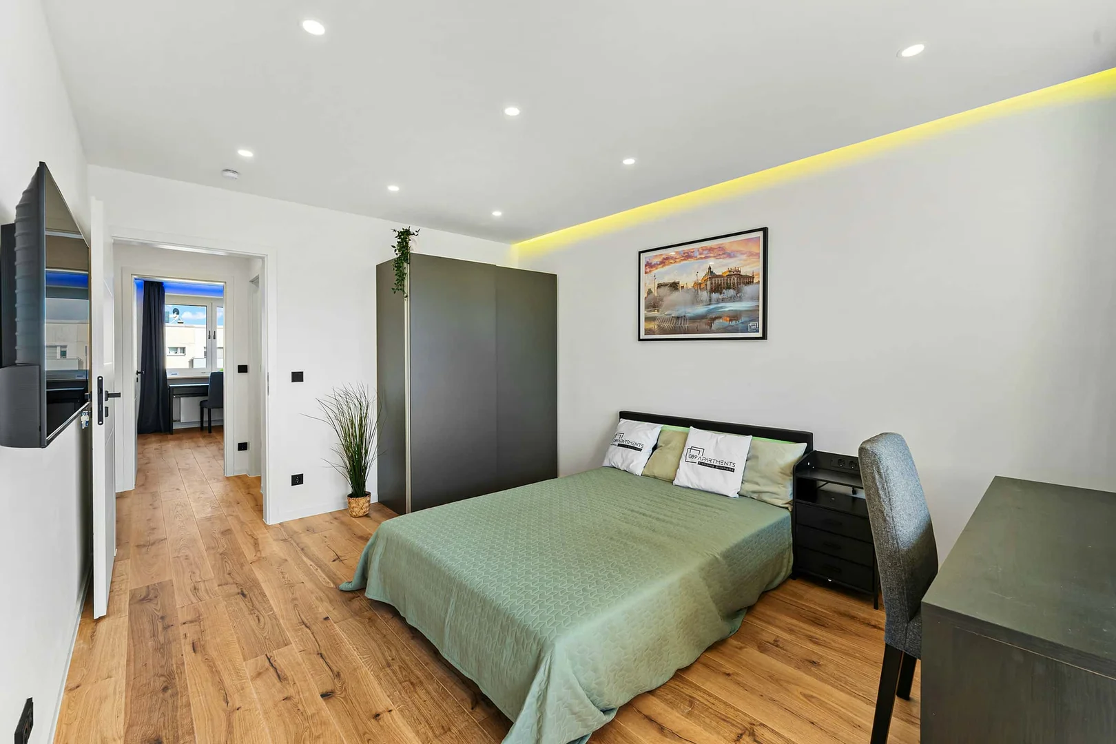 Student-friendly room in with modern amenities