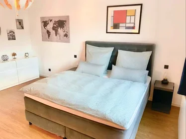 Privatzimmer in der Eschersheimer Landstraße, 60322 Frankfurt am Main, Germany, bild 2 von 11
