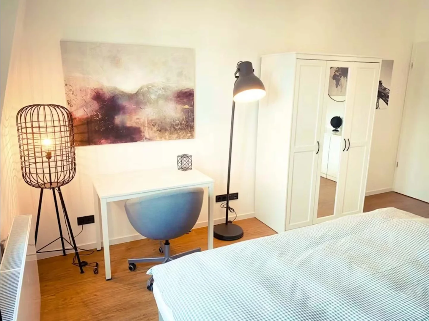 Zimmer in Studentenwohnung in  zu vermieten, voll möbliert