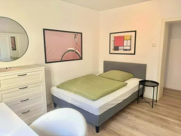 Chambre privée à Rather Str., 40476 Düsseldorf-Stadtbezirk 1, Germany, image 1 de 5