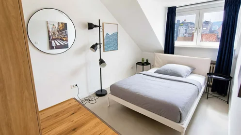 Chambre privée à Kurze Str., 40213 Düsseldorf-Stadtbezirk 1, Germany, image 1 de 6
