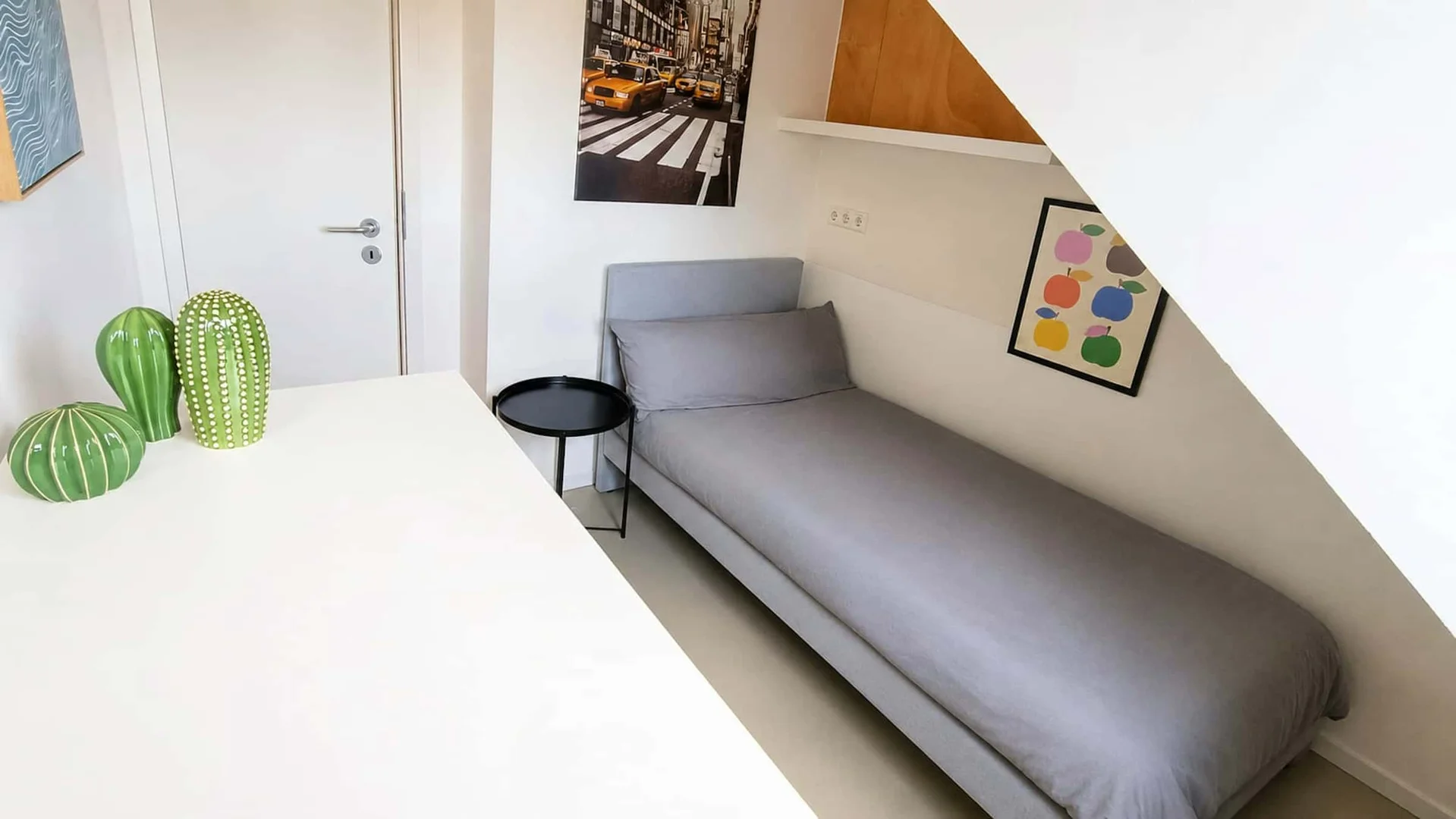 Chambre confortable pour étudiants disponible dans 