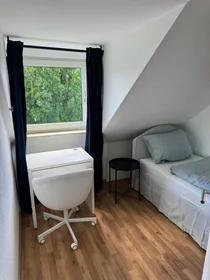 Chambre privée à Linienstraße, 40227 Düsseldorf-Stadtbezirk 3, Germany, image 1 de 7