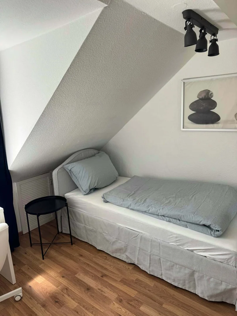 Chambre conviviale pour les étudiants dans  avec des équipements modernes