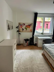 Stanza privata in Hüttenstraße, 40227 Düsseldorf-Stadtbezirk 3, Germany, immagine 1 di 5