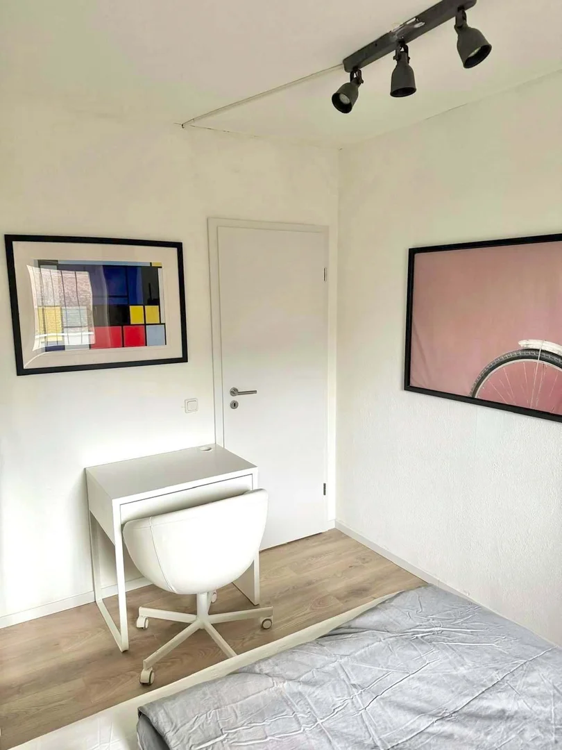 Chambre d'étudiant économique avec emplacement pratique dans 