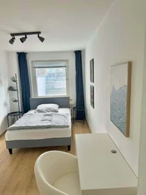 Chambre privée à Kurze Str., 40213 Düsseldorf-Stadtbezirk 1, Germany, image 1 de 6