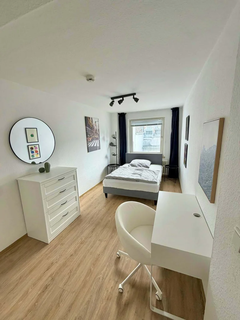 Chambre d'étudiant confortable et spacieuse dans 