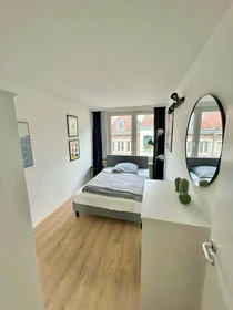 Chambre privée à Kurze Str., 40213 Düsseldorf-Stadtbezirk 1, Germany, image 2 de 6