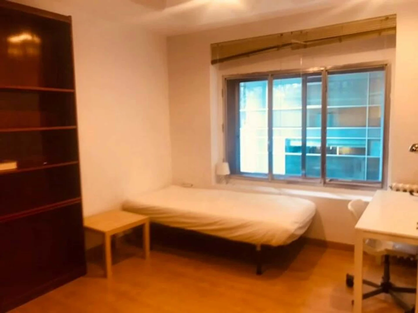 Bright and airy student room with easy university access in